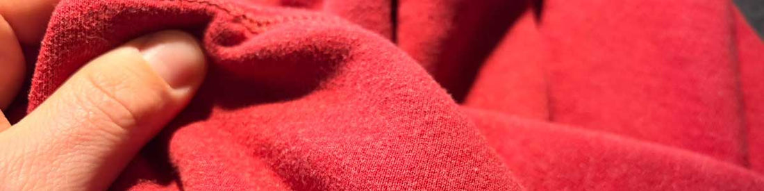 Stoffqualität von Hoodies. Dünne im Vergleich zu dicken Stoffen.